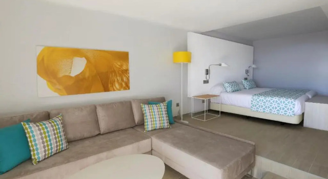 Полулюкс с видом на сад Santa Monica Suites Hotel