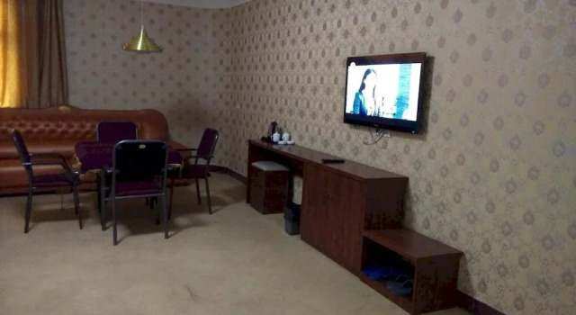 Yanshi 7 Star Express Hotel, Rezervați Hotel Hoteluri în Yanshi cu parcare, Parcare