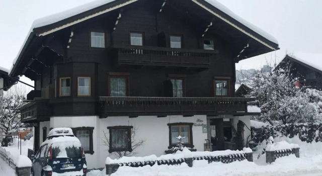 Pension Kuntschner, Rezerwuj Hotel Hotele w Salzburg z parkingiem, Parking