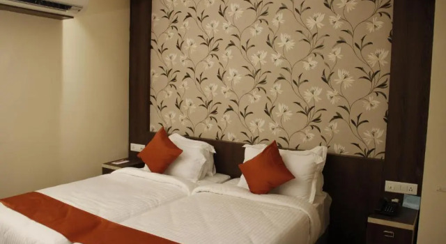 Люкс с видом на город Regenta Inn Larica