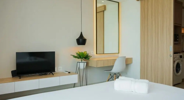 Comfy and Minimalist Studio at Embarcadero Bintaro Apartment By Travelio, Book Apartment Hotels in South Tangerang with a Pool, Swimming Pool