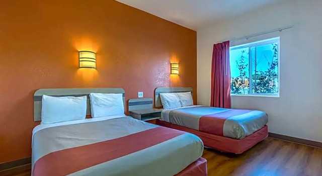 Четырёхместный номер Standard Motel 6 Beatty, NV - Death Valley
