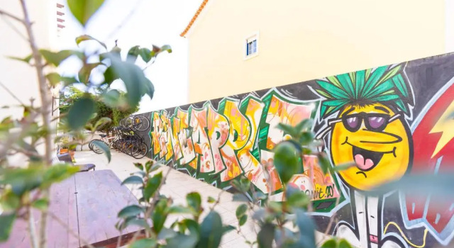 Pineapple Surf House, Rezervovat Hotel Hotely v Oeste s parkováním, Parkování