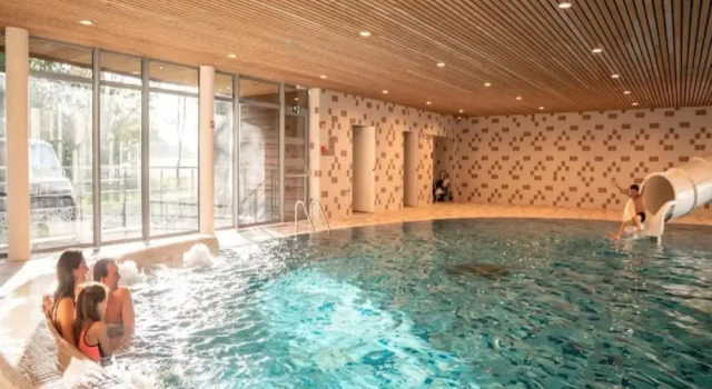 Коттедж Comfort c 1 комнатой Lakeside Luxury Mansion