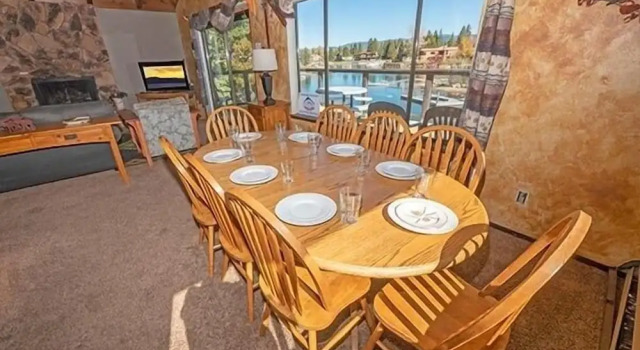 Коттедж 2085 Slalom Court 4 Bedroom Home by RedAwning