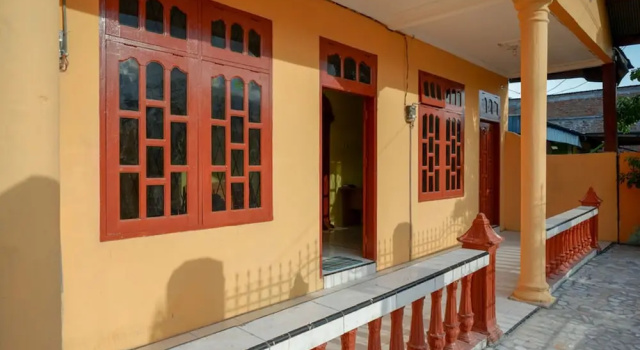 RedDoorz near Universitas Alkhairaat Palu, Prenota Hotel Palu 