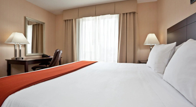 Двухместный люкс Holiday Inn Express Hotel & Suites Tipp City by IHG