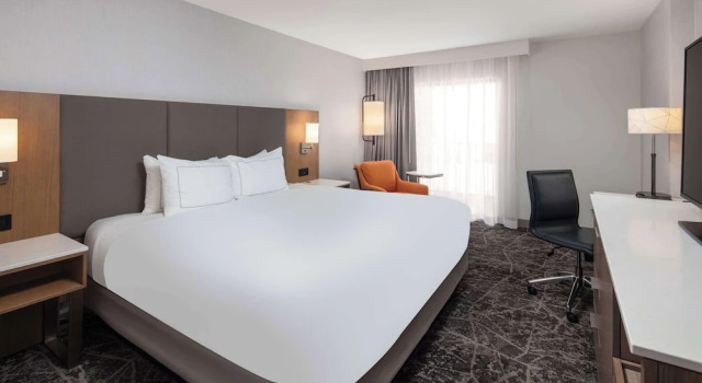 Номер Standard с балконом DoubleTree By Hilton Sacramento