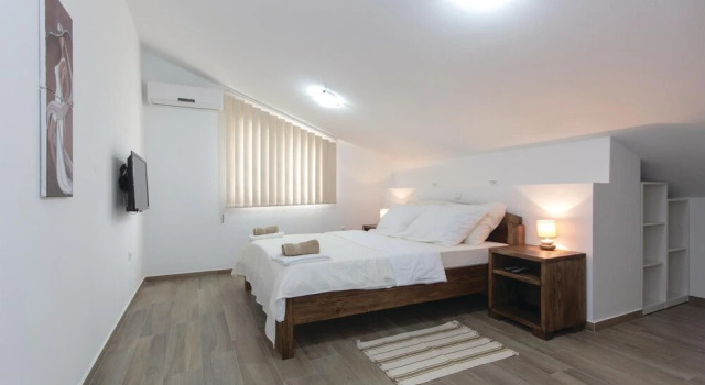 Beautiful Home in Marcana With Wifi and 4 Bedrooms