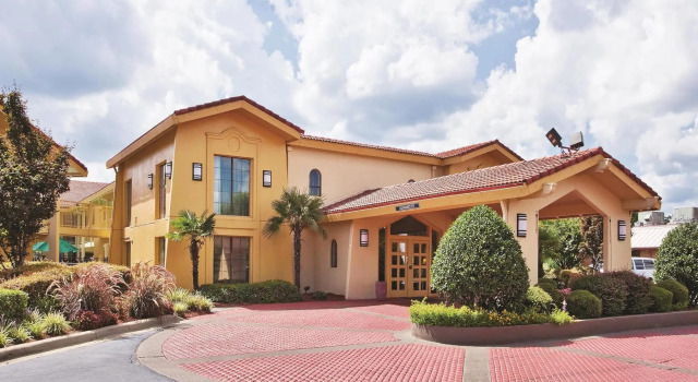 Двухместный люкс c 1 комнатой Howard Johnson by Wyndham Columbus Fort Benning