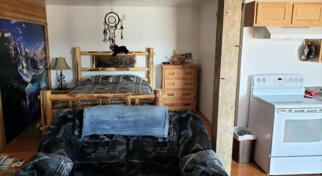 Студия Wolf Den Log Cabin Motel and RV Park