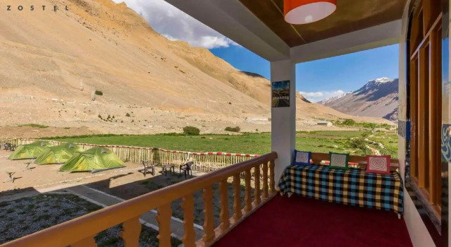 Кровать в общем номере Zostel Spiti