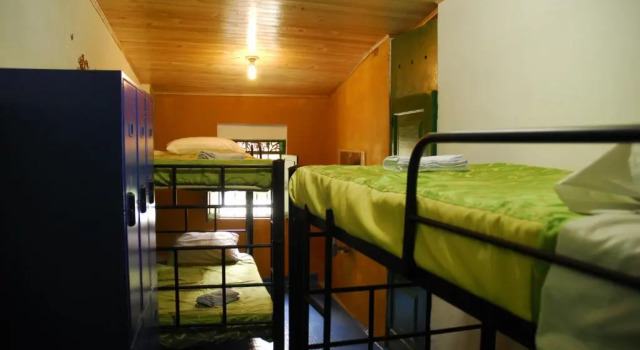 Кровать в общем номере Hostal Gastro Bar Casa Colibrí