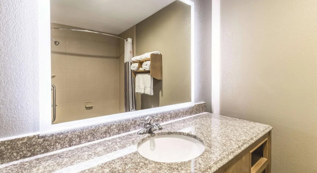 Номер Deluxe La Quinta Inn & Suites by Wyndham Tulsa - Catoosa Route 66