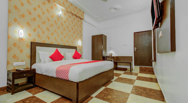 Capital O 16579 Hotel Dream Palace, Забронировать Отель Отели штата Раджастхана с парковкой, Парковка