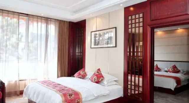 Четырёхместный люкс Guo Bin Hotel