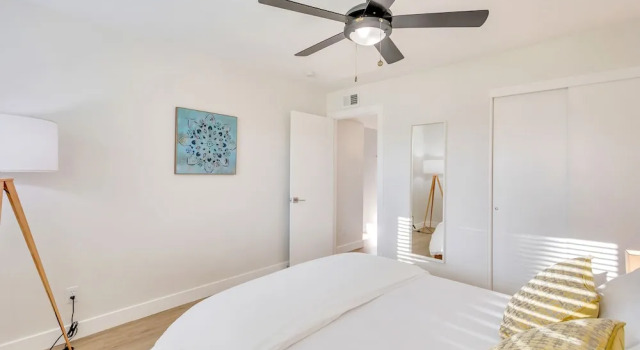 Апартаменты Deluxe Primo Old Town Location with Heated Pool