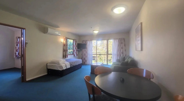 Номер Deluxe c 1 комнатой с балконом Aspen Lodge Motel