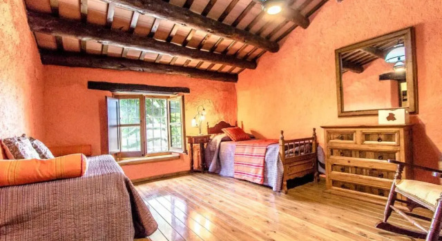 Catalunya Casas Stunning Costa Brava mountain retreat and 30kms away from the beach, Buchen Sie Villa Villen in Girona, Villa