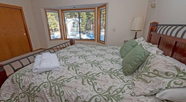 Коттедж 2293 Marshall Trail 4 Bedroom Home by RedAwning