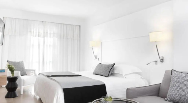 Трёхместный номер Premium Aressana Spa Hotel & Suites - Small Luxury Hotels of the World