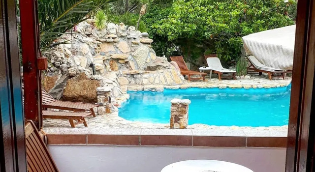 Трёхместный номер Standard с видом на бассейн Kemerbag 29 Guest House 12 Yaş Üstü