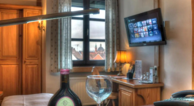 Hotel Grüner Baum, Забронировать Отель Отели Вюрцбурга 3 звезды, рядом с Музей при соборе, 3*