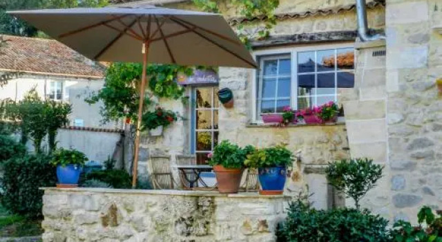 Holiday Home LA VIOLETTE, Réserver Appartement Canton de Brossac 