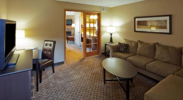 Люкс AmericInn by Wyndham Hartford WI