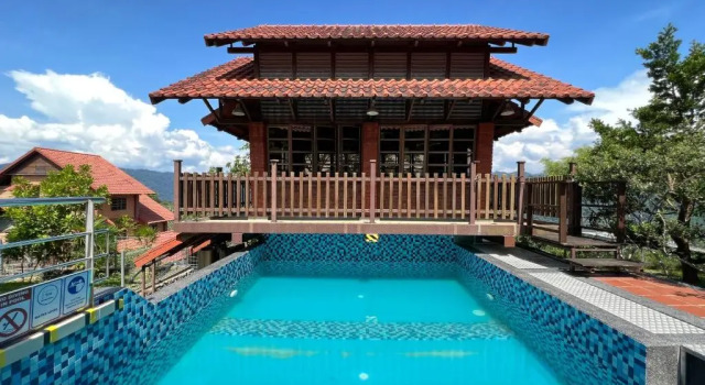 Вилла Red House the Garden Stay in Bukit Tinggi by PLAY
