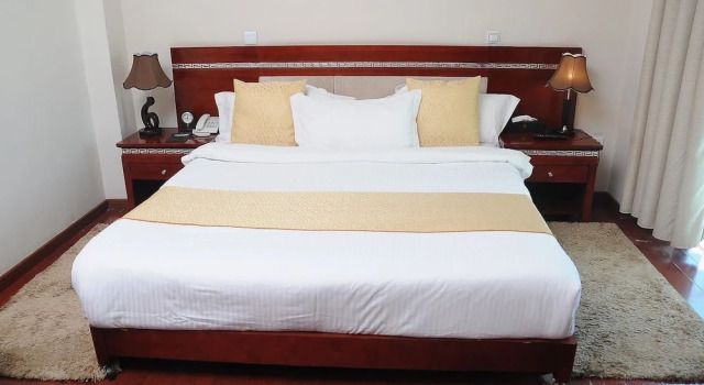 Двухместный номер Standard с балконом Zola International Hotel