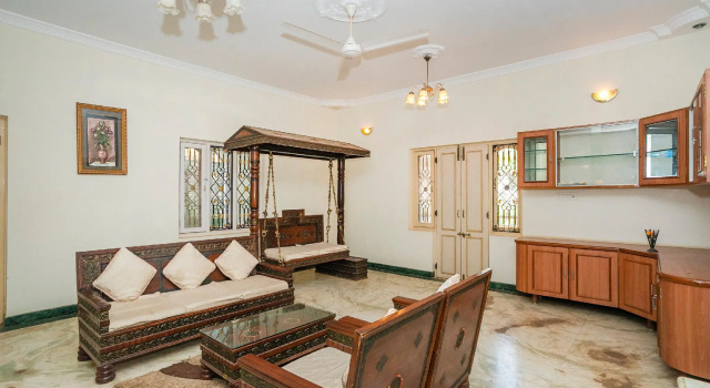 OYO 74356 Hotel Silver Tree