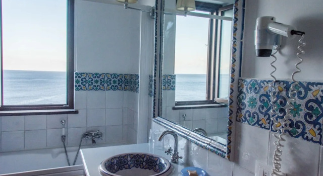 Люкс с видом на море Hotel Rocce Azzurre
