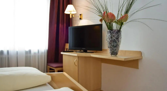 Номер Standard Pension Clara