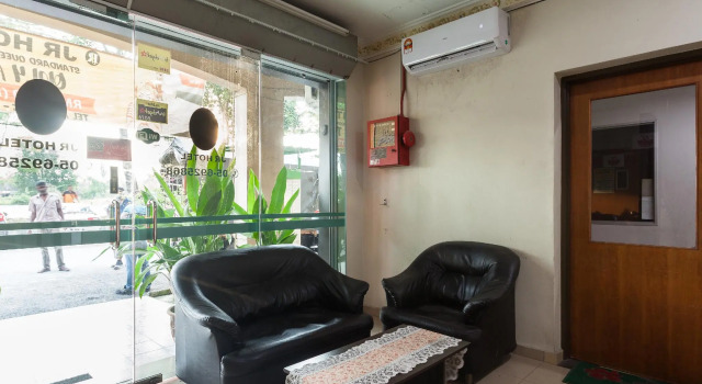 Captain Hotel Cafe & Bistro, Book Hotel Sitiawan Perak