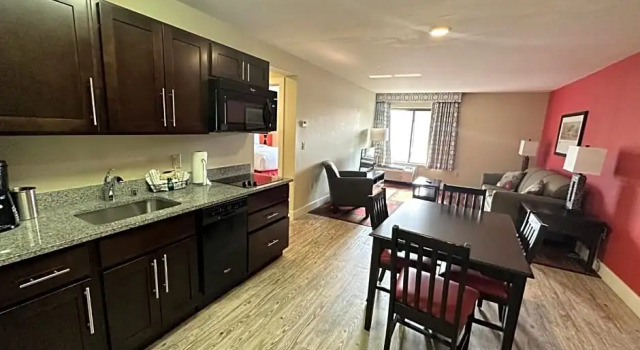 Люкс с 2 комнатами Polynesian Hotel & Suites Wisconsin Dells/Lake Delton