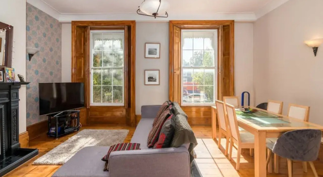 Stylish 1 bed Near Greenwich for 4!