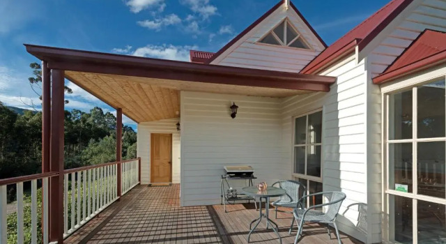 Коттедж CRABTREE RIVERFRONT COTTAGES 2 cottages EMILY & ELIZA COTTAGES Beautiful riverfront peaceful location RELAX & ENJOY