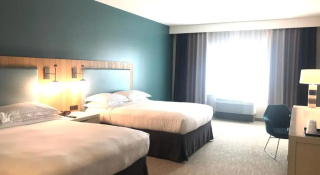 Четырёхместный люкс студия SunCoast Hotel Anaheim, Tapestry Collection by Hilton