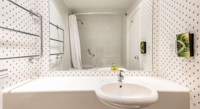 Трёхместный номер Classic The Milestone Hotel, Peterborough (Cambridgeshire), Sure Collection by Best Western