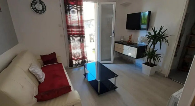 appartement de 50m de dessous de villa confortable et bien équipé terrasse de 40 bien équipé barbecue et planchas parasol wifi gratuit parking gratuit