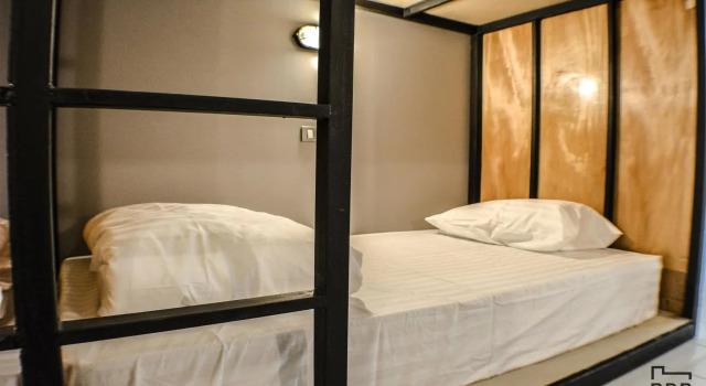Be Back Hostel Udonthani, Varaa Hostelli Hotellit North-Eastern Thailand pysäköinnillä, Pysäköinti