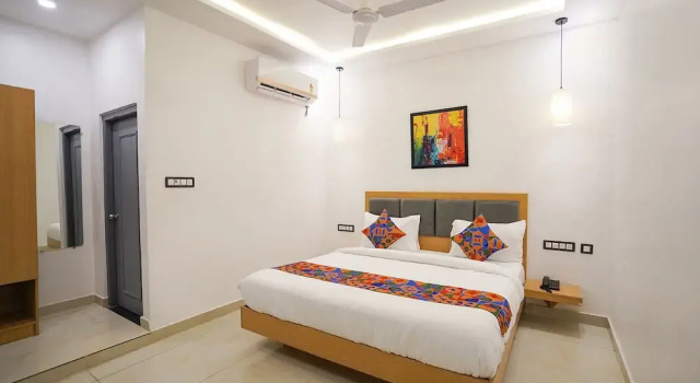 Номер Deluxe FabHotel Prime Kingston