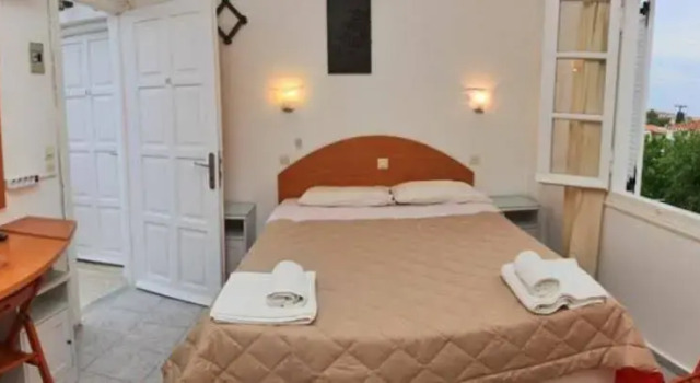 Tonia Hotel, Book Hotel Hotels in Spetses with Breakfast, Breakfasts
