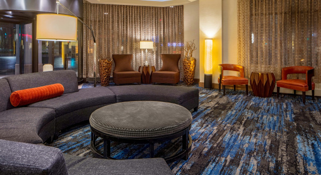 DoubleTree Suites by Hilton Minneapolis, Varaa Hotelli Hotellit Minnesota pysäköinnillä, Pysäköinti