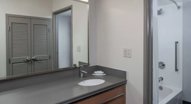 Люкс Courtyard by Marriott Covington / Mandeville