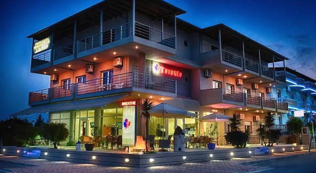 Toronto Apartments, Book Apartment Paralia 