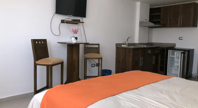 Executive- dobbelt værelse med altan med delvis havudsigt Figaro Hotel Boutique