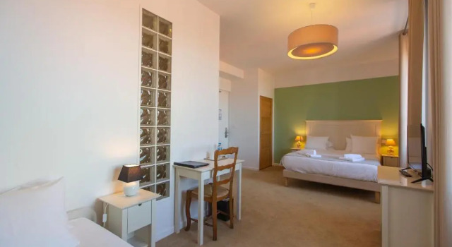 Семейный номер Standard с видом на море Hotel The Originals de la Plage Marennes Oleron