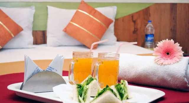 Hotel Radhika Palace, Забронировать Отель Отели штата Махараштры 3 звезды, 3*